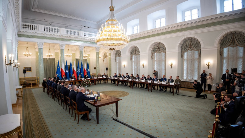 Participanții la Consiliul Național de Securitate al Poloniei. Foto: Profimedia