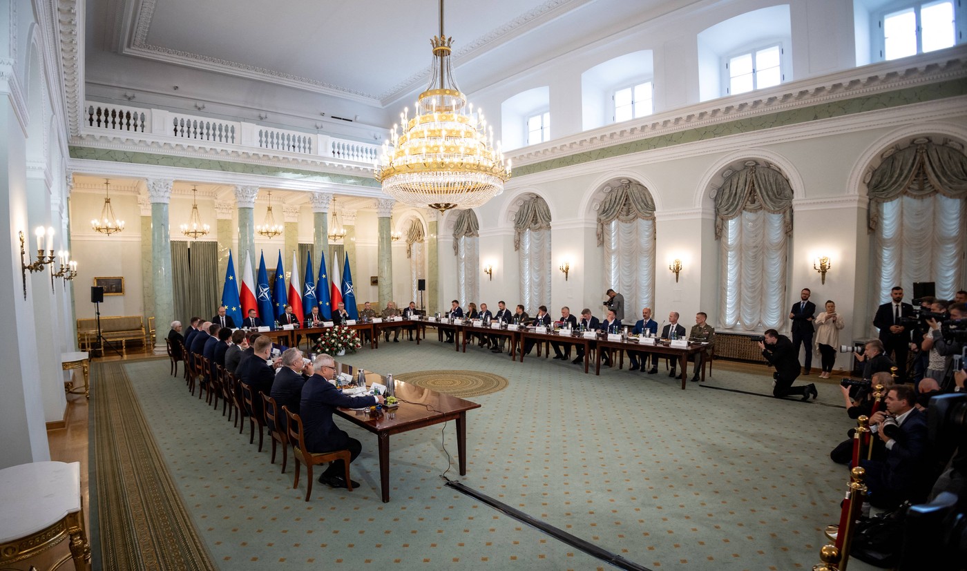 În Polonia s-a reunit Consiliul Național de Securitate. „Să nu cedăm dezinformării rusești! Trebuie să creștem investițiile în apărare”