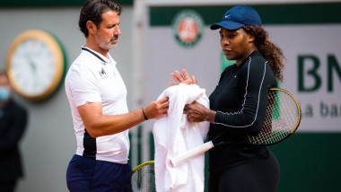 Patrick Mouratoglou și Serena Williams pe terenul de tenis