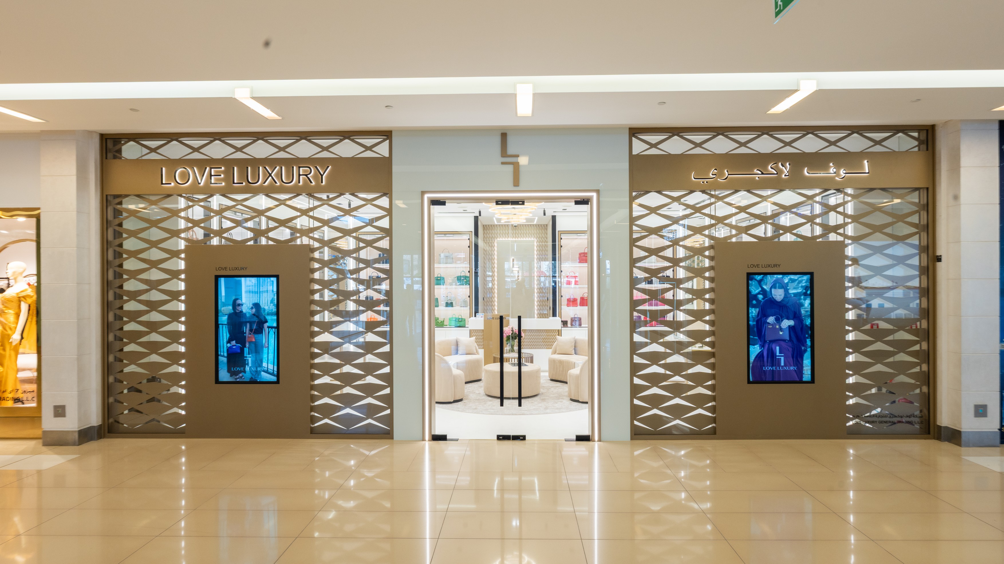 Industria de lux, în declin. Noua strategie contra falimentului: rujuri de 160 de dolari și accesorii care nu depășesc 1.400 de dolari