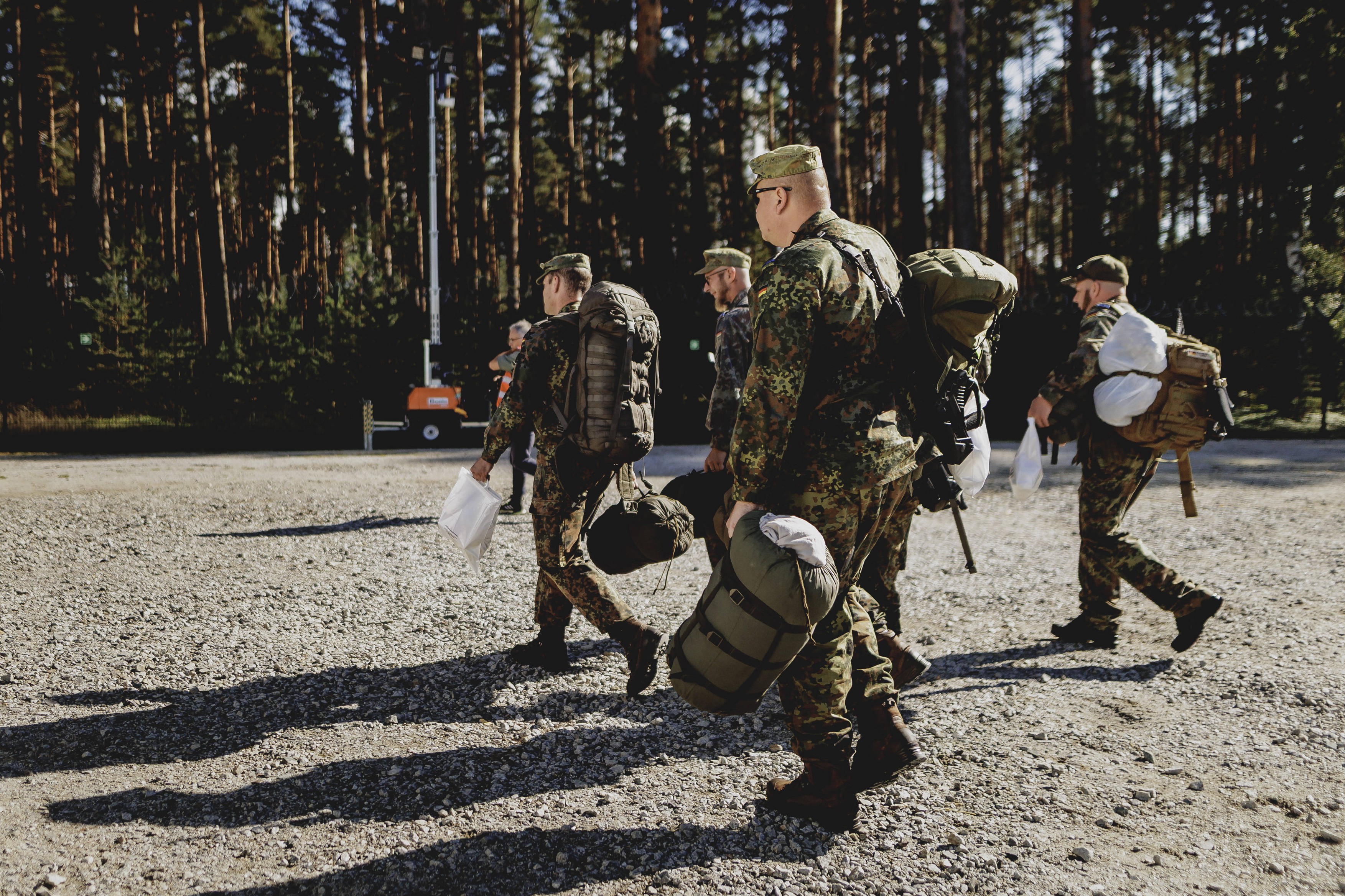 Coadă la antrenamentele militare voluntare din Polonia. Gesturi disperate de teama unei agresiuni a Rusiei