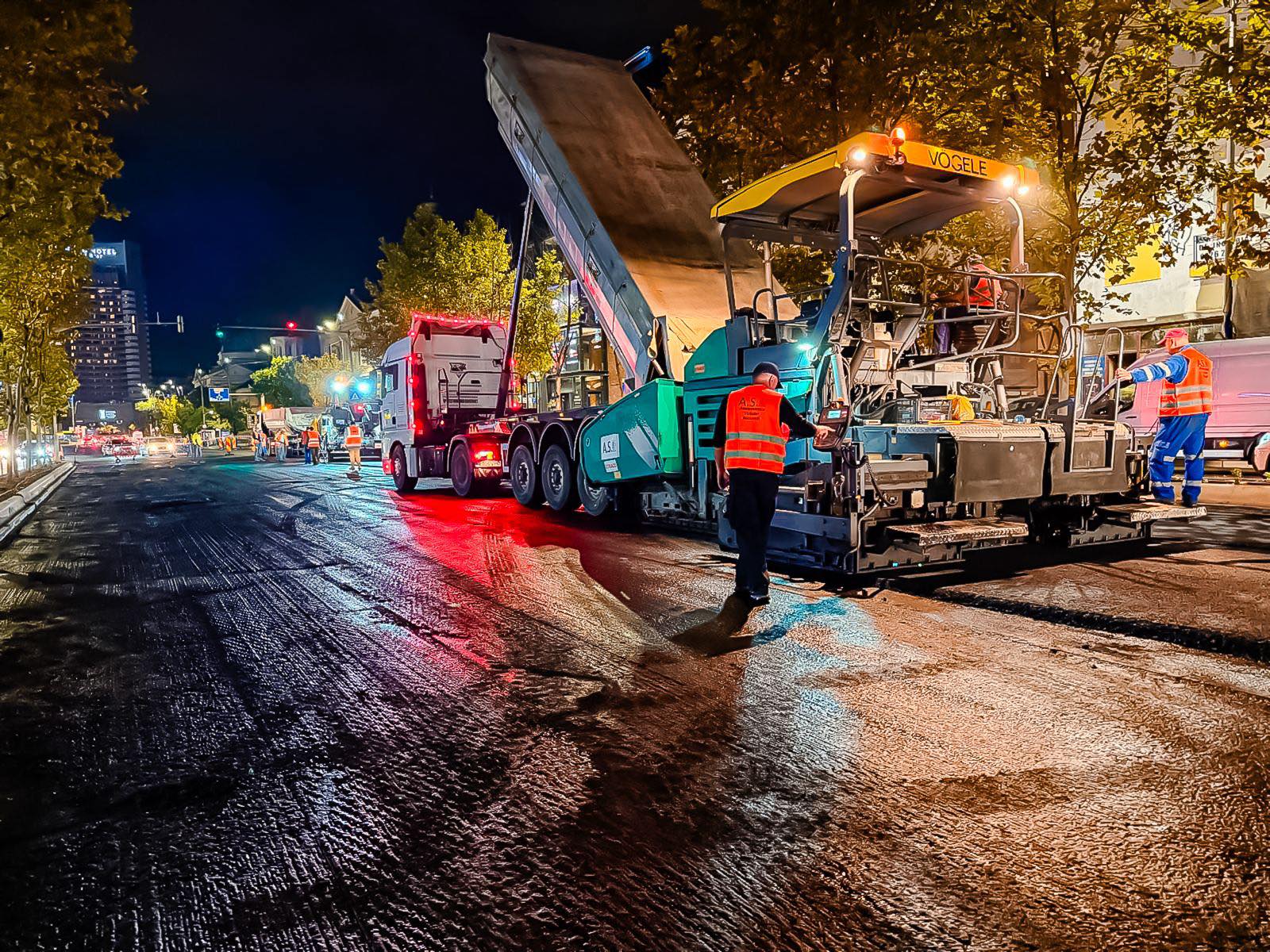 Au început lucrările de asfaltare pe marile bulevarde din București. Stelian Bujduveanu: „Se vor desfăşura în timpul nopții”