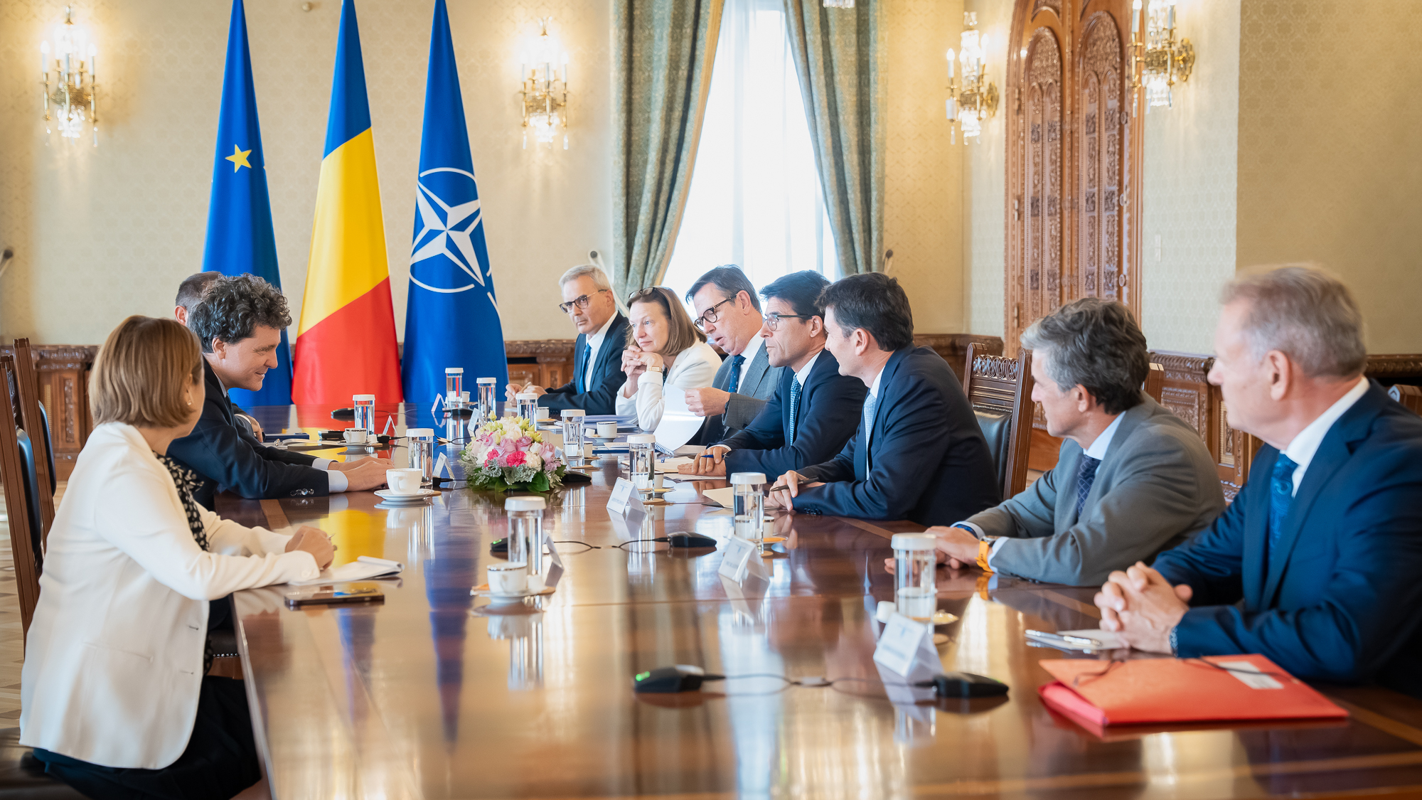 România caută să se înarmeze. Nicușor Dan s-a întâlnit cu reprezentanții Airbus și ambasadorii Franței, Germaniei și Spaniei