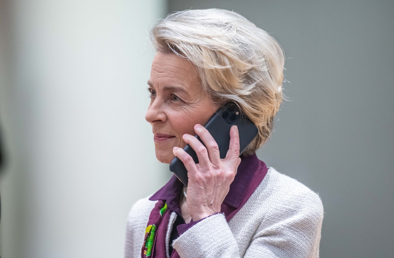 CE: Mesajele Ursulei von der Leyen se șterg automat, „altfel, telefonul ar lua foc”. Explicații după dispariția unui SMS de la Macron