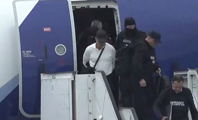 Vladimir Plahotniuc a ajuns încătușat la Chișinău. Oligarhul acuzat de „jaful secolului” în R. Moldova a fost extrădat de Grecia