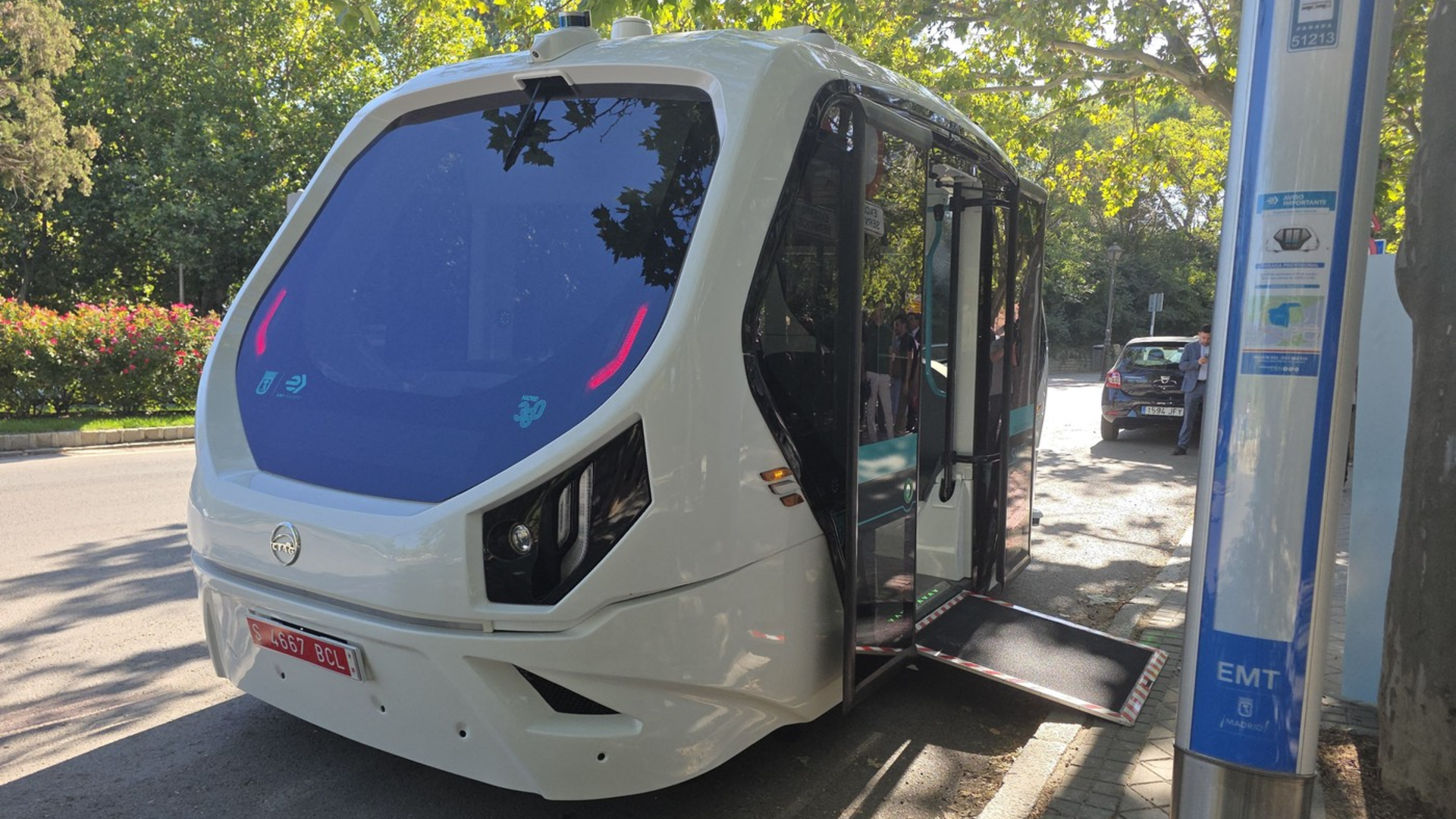 Transportul viitorului: Madrid a lansat primul autobuz fără șofer, fabricat în Spania