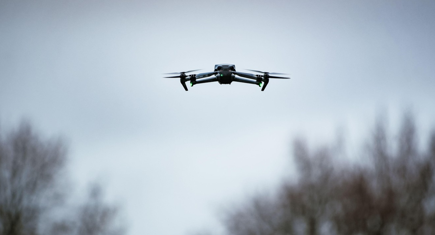 Alertă la o bază militară din Belgia: un întreg roi de drone necunoscute a zburat deasupra locației