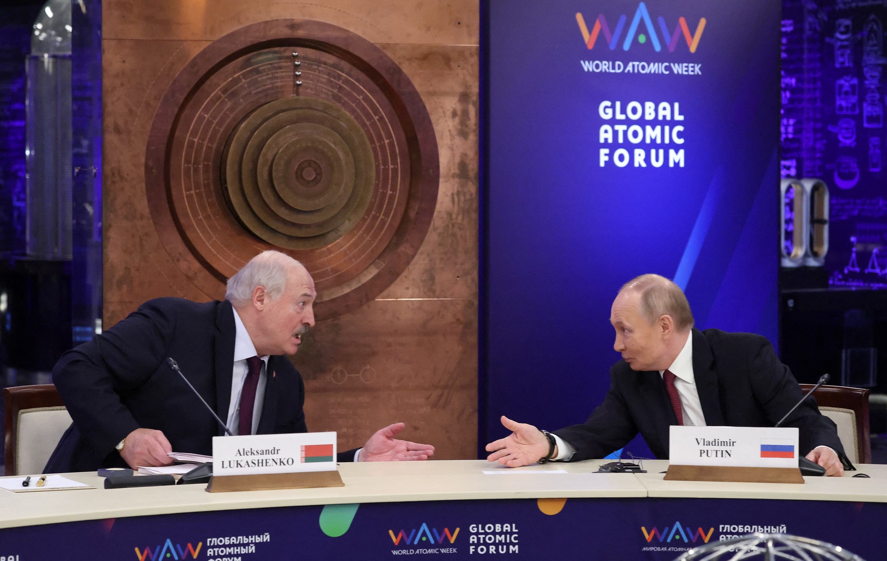 Alexander Lukașenko i-a propus lui Vladimir Putin să construiască o centrală nucleară pentru a da energie electrică Ucrainei ocupatea