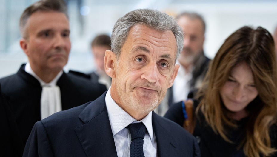 Nicolas Sarkozy merge astăzi la închisoare. Fostul președinte francez va sta singur în celulă, fără telefon mobil
