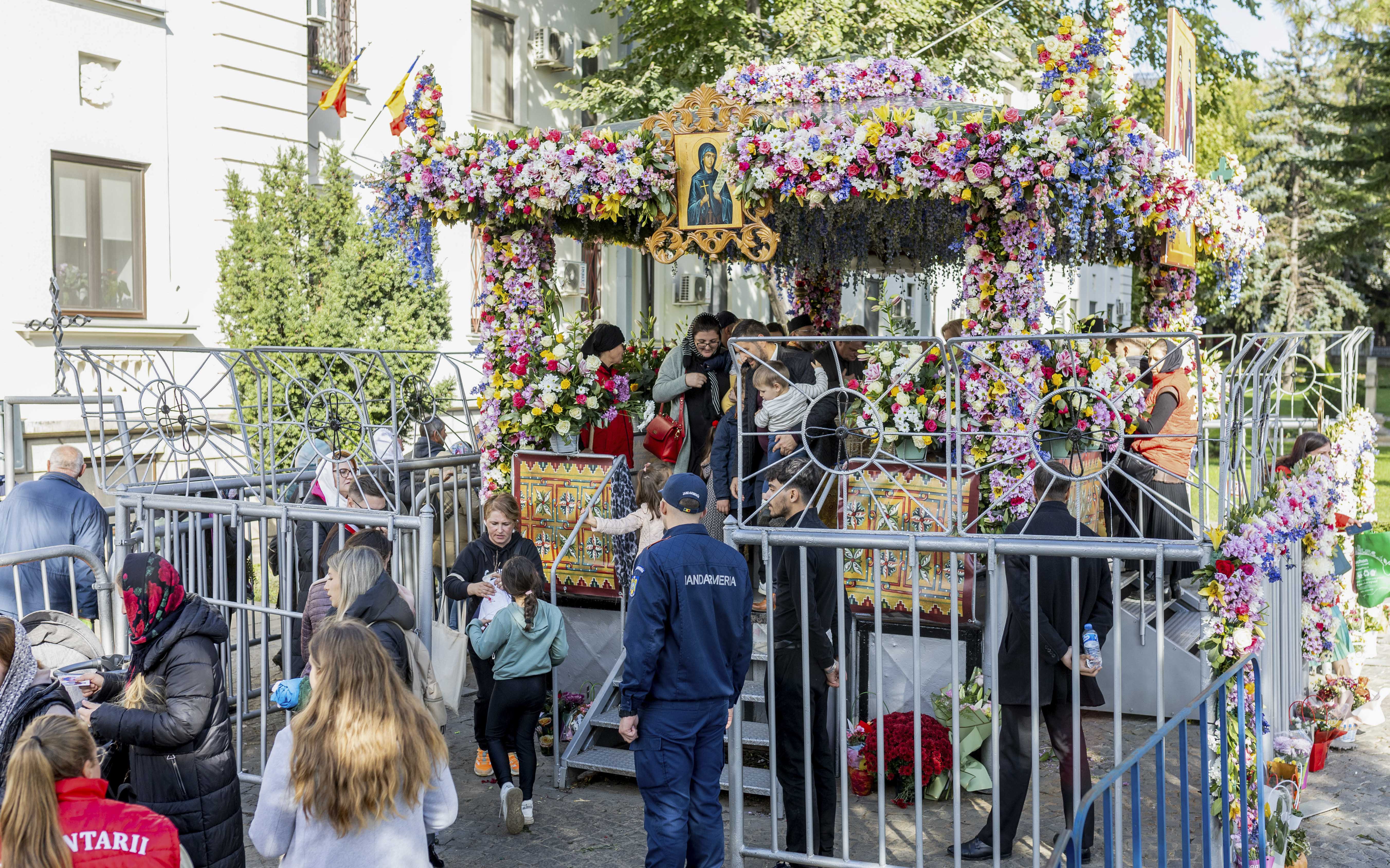 Au început pregătirile pentru pelerinajul de Sfânta Parascheva. Primii credincioși au ajuns deja la Iași: „Anul trecut am stat 17 ore”