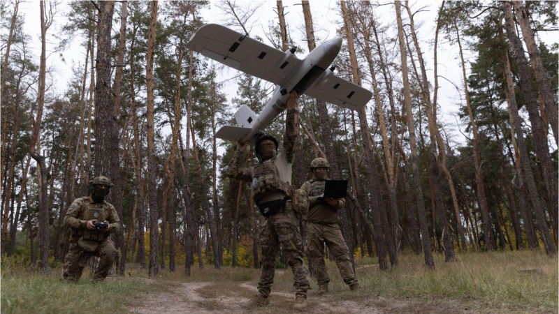 dronă-ucraina-soldați-pădure