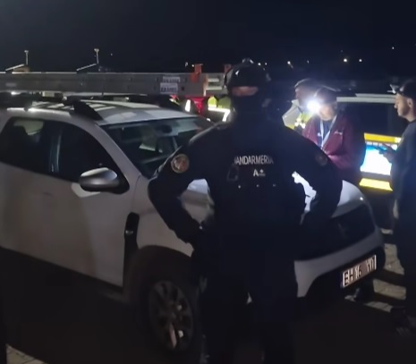 Patronul unui cunoscut club de manele, reținut pentru furt de curent. Poliţiştii au descins atunci când pe scenă cânta Adrian Minune