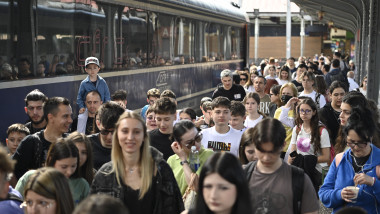 tren studenti cfr gara