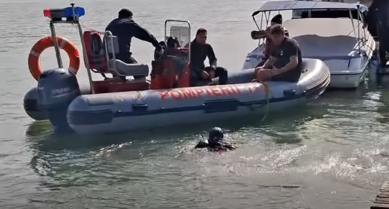 O maşină a căzut în Dunăre, la Brăila, cu tot cu barca pe care o tracta. ISU intervine cu echipa de scafandri