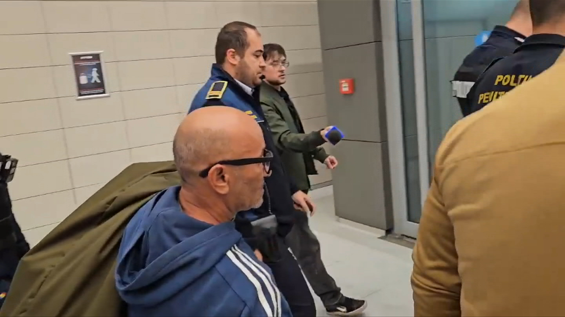 Un bărbat din Cluj, de pe lista Most Wanted, a fost adus în România după mai mulți ani de la fuga din țară. Pentru ce a fost condamnat