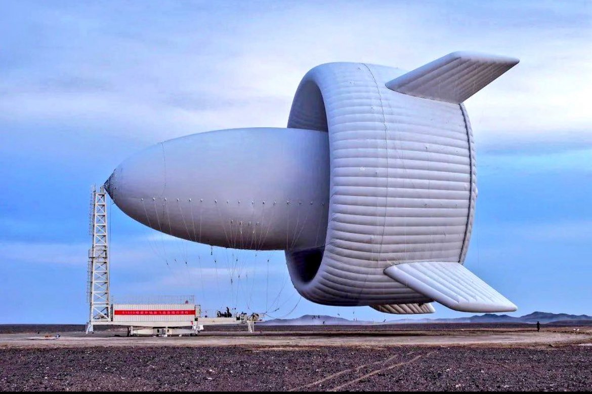 China a lansat cea mai puternică turbină eoliană zburătoare din lume. „Banca de energie” are înălțimea unui bloc cu 13 etaje