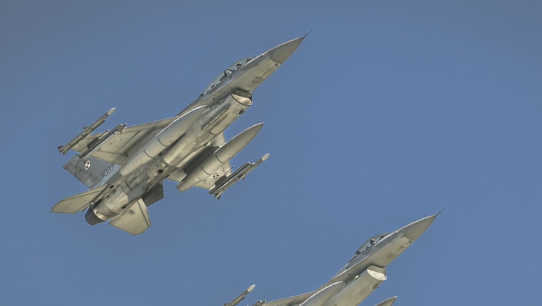 Alertă în spațiul aerian al NATO. Polonia a mobilizat avioane de luptă pentru a intercepta o aeronavă militară rusească