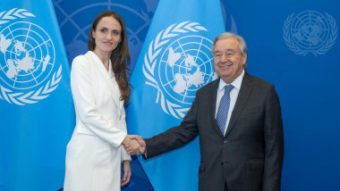 oana toiu si antonio guterres dau mana la onu