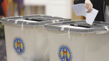 urne de vot cu voturi, rep moldova