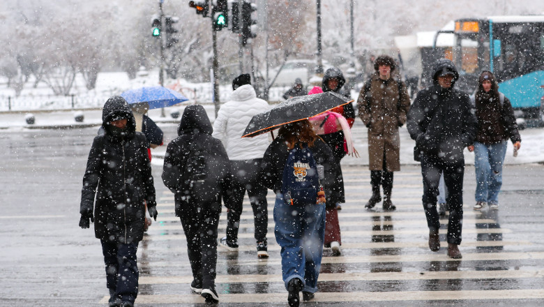 Frig, ploi și ninsori în România: primele zile de octombrie aduc vreme mai rece decât de obicei. Anunțul meteorologilor