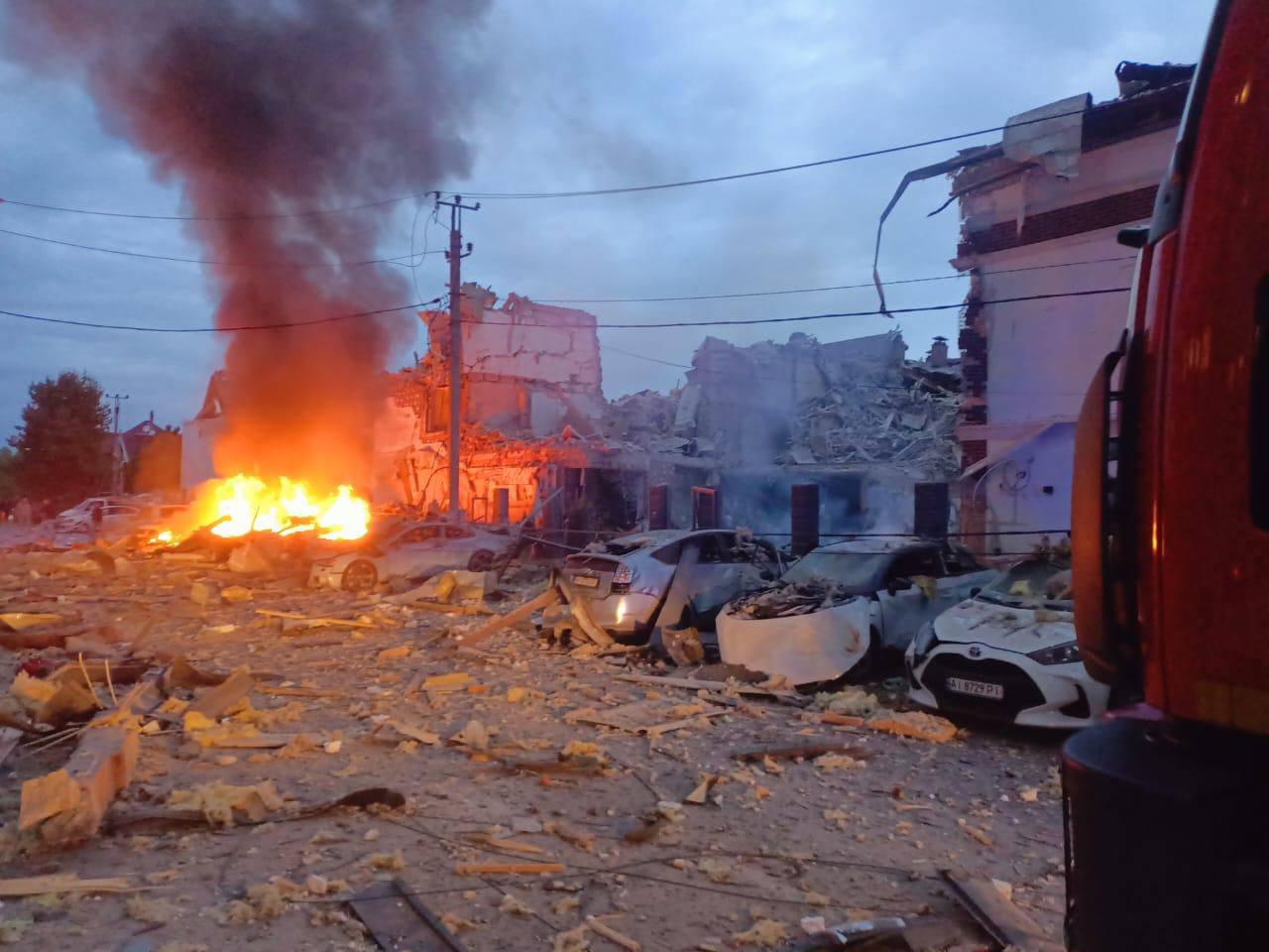 „Un nou atac masiv”. Rusia a lansat sute de drone și rachete asupra Ucrainei: cel puţin 10 răniţi în Kiev și Zaporojie