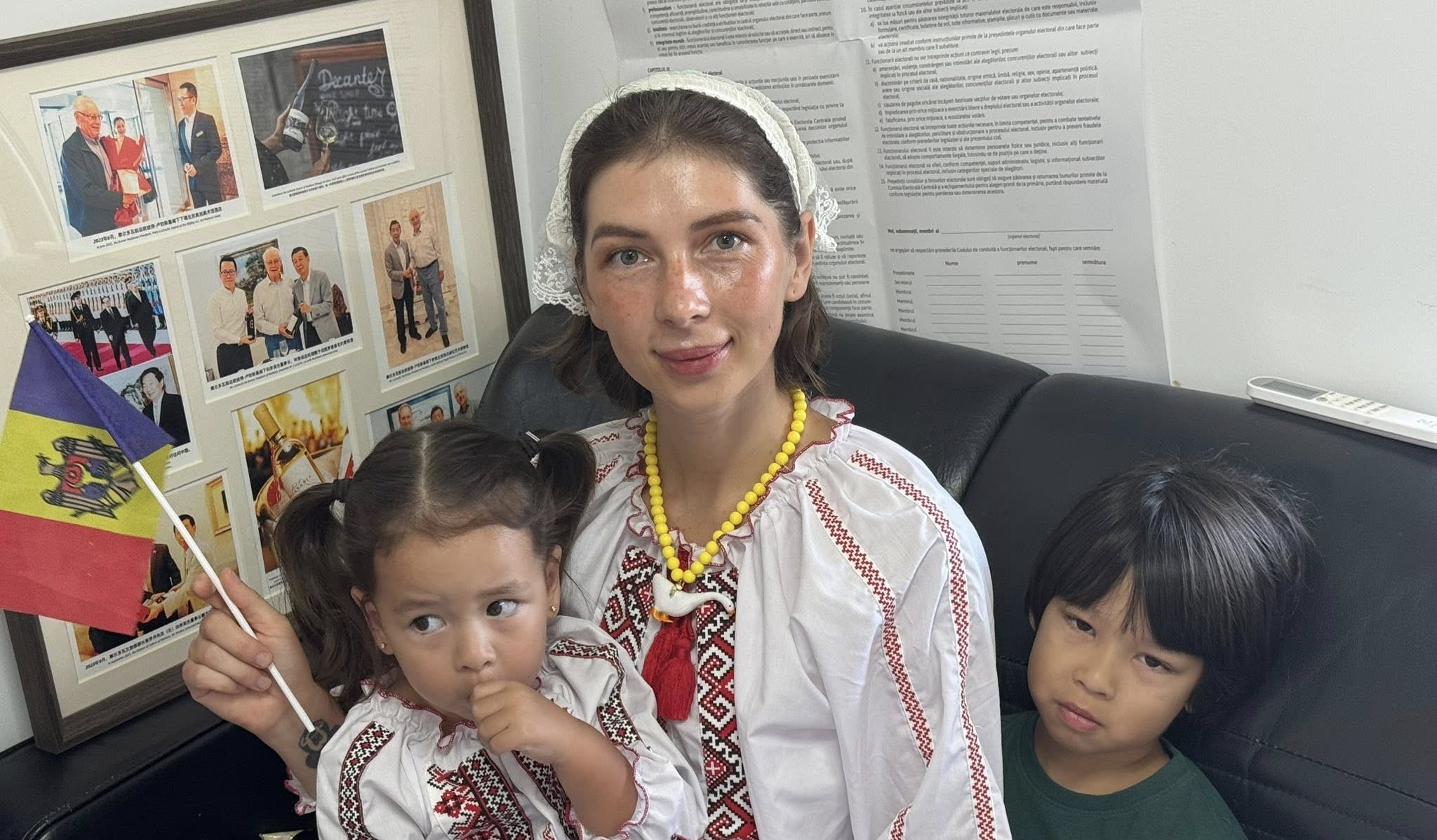 Alegeri Republica Moldova 2025. O moldoveancă a mers 1.400 de kilometri, împreună cu doi copii, pentru a vota la Beijing
