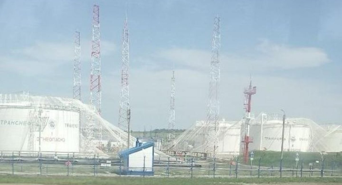 Pentru a-și proteja depozitele de petrol, rușii folosesc o metodă controversată, utilizată și la tancuri la începutul războiului