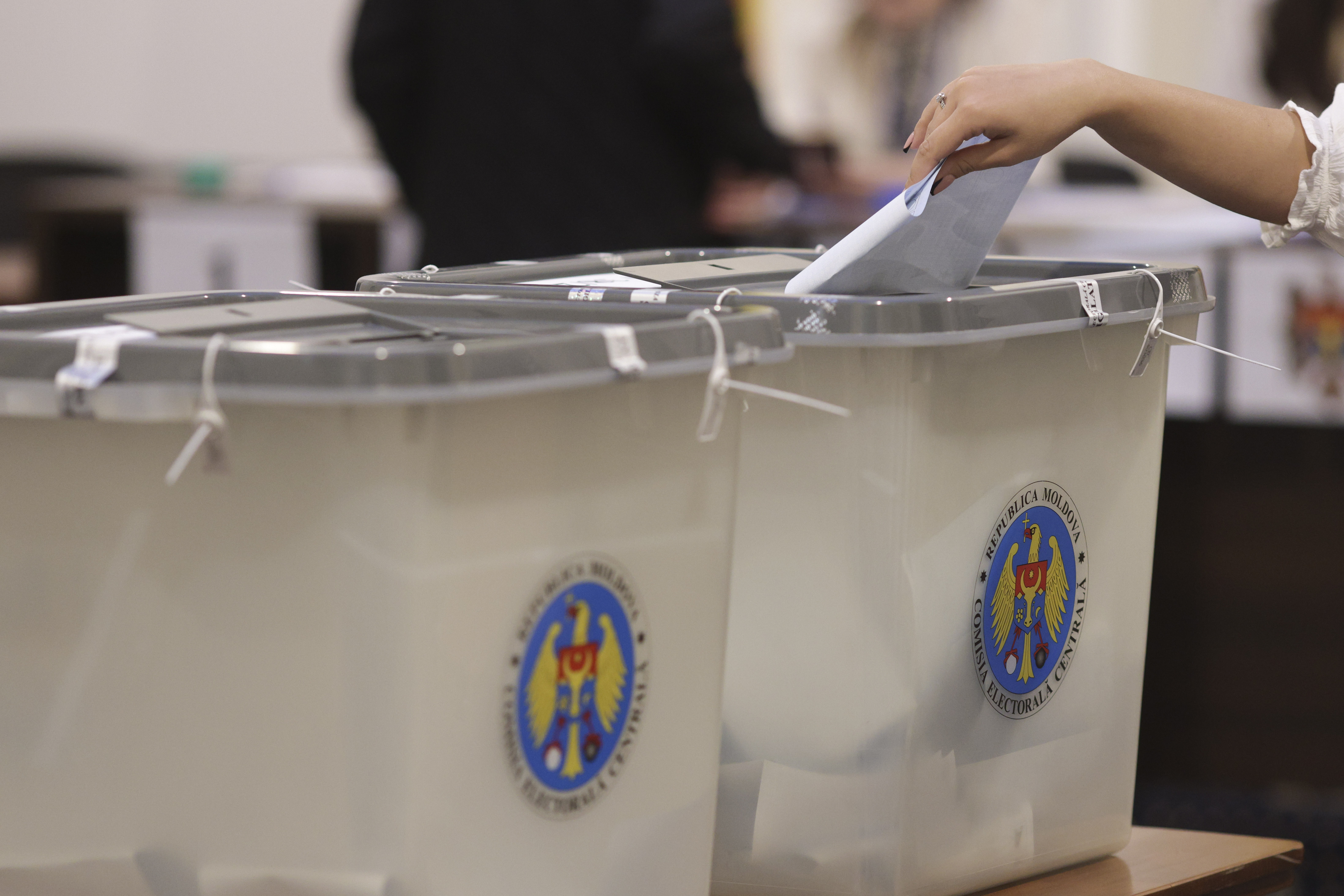 Corespondență Digi24 la Chișinău: Mobilizare masivă la urne, atacuri cibernetice și alerte cu bombă în unele țări din Europa