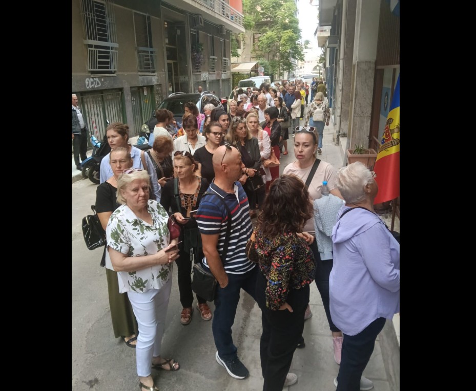 Alegeri Republica Moldova 2025. Alerte cu bombă la mai multe secții de votare din diaspora, inclusiv în București