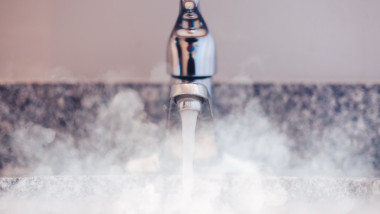 apa calda la robinet