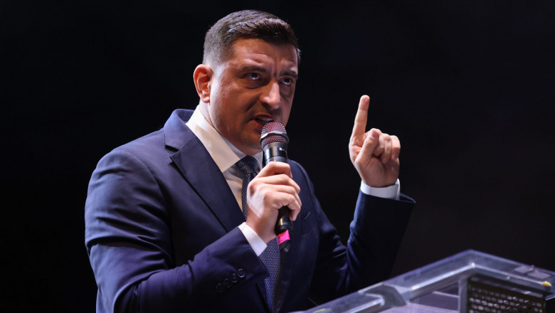 George Simion cere protecţia SPP după ce niște bannere AUR de lângă sediului partidului au fost vandalizate: Poliția nu își face treaba