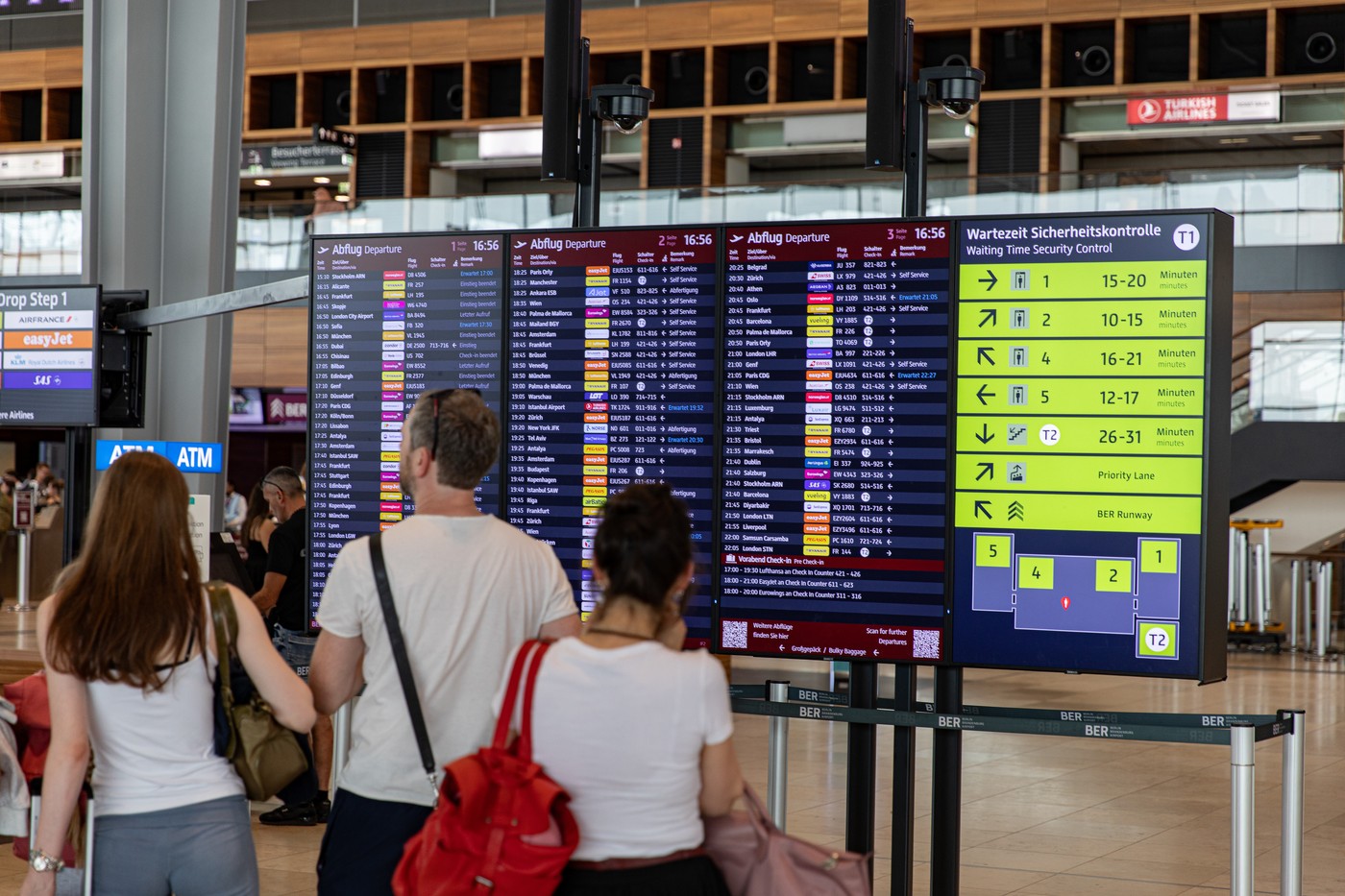 Zboruri întârziate și anulate după un atac informatic care a vizat aeroporturile din Berlin și Bruxelles