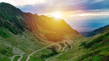 Transfăgărășan, unul dintre cele mai spectaculoase proiecte de infrastructură realizate în România.