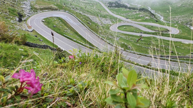 Transfăgărășan, unul dintre cele mai spectaculoase proiecte de infrastructură realizate în România.