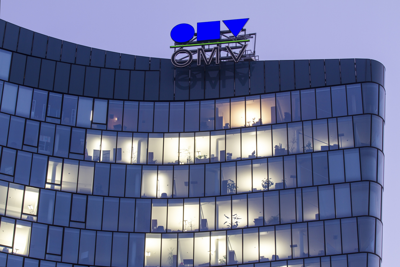 Director executiv de la OMV, angajat cu vechime, demis pentru presupuse legături de spionaj cu Moscova