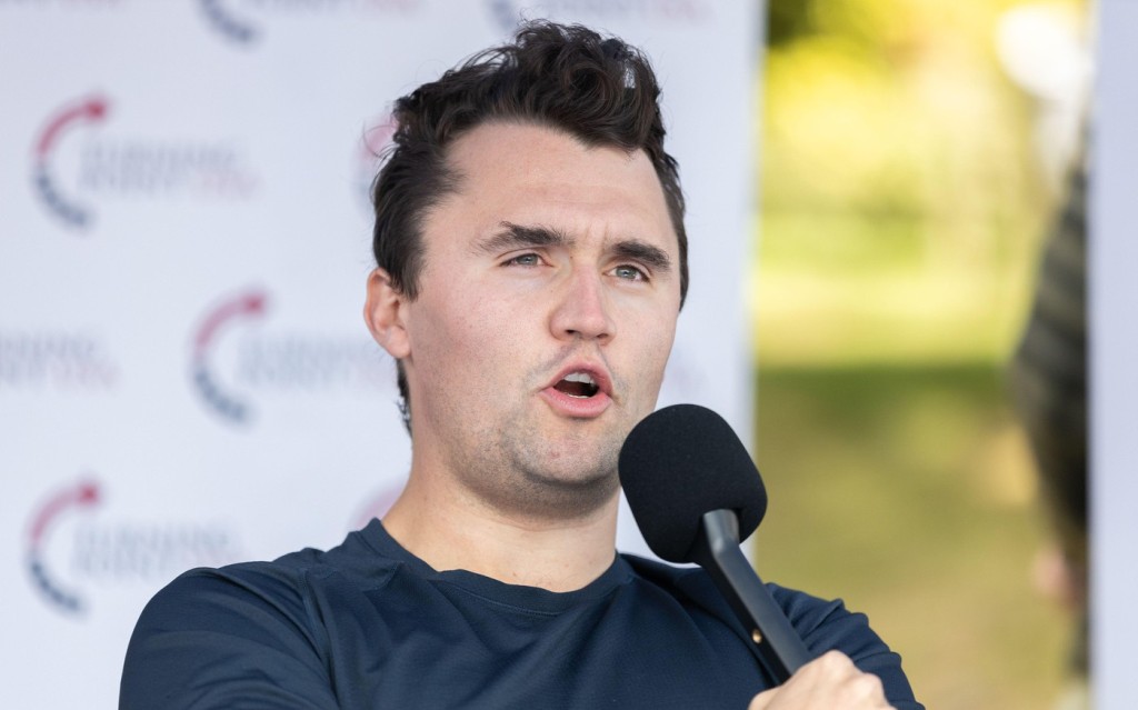 „Scopul lui era să ne învingă verbal”: Ce spun studenții care l-au confruntat pe Charlie Kirk în dezbateri