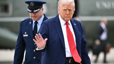 Președintele Trump, în drum spre Glendale, unde vor avea loc funeraliile lui Charlie Kirk. Foto: Profimedia