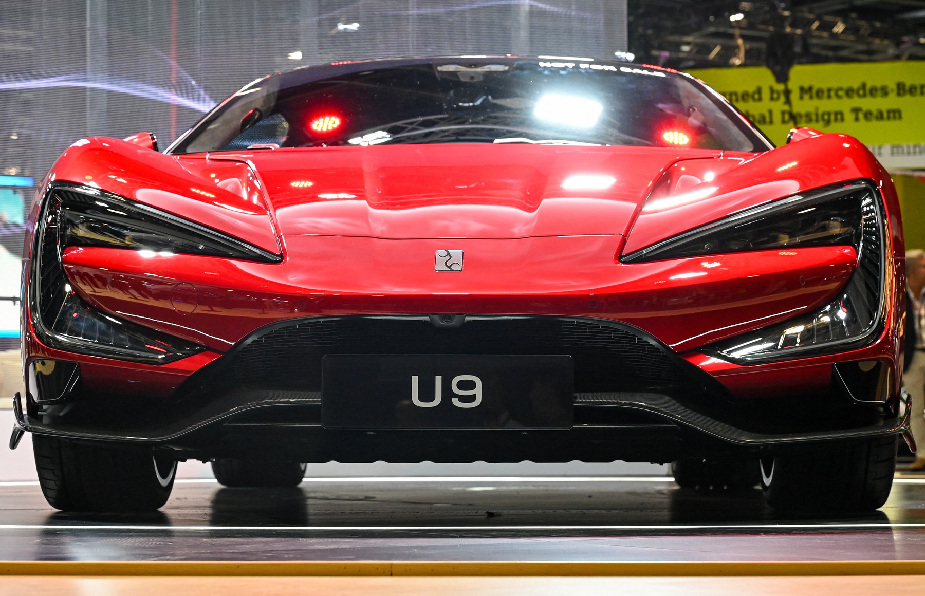 Chinezii au bătut recordul de viteză pentru cea mai rapidă maşină de serie, deținut de Bugatti. Cu cât a „zburat” YangWang U9 Extreme