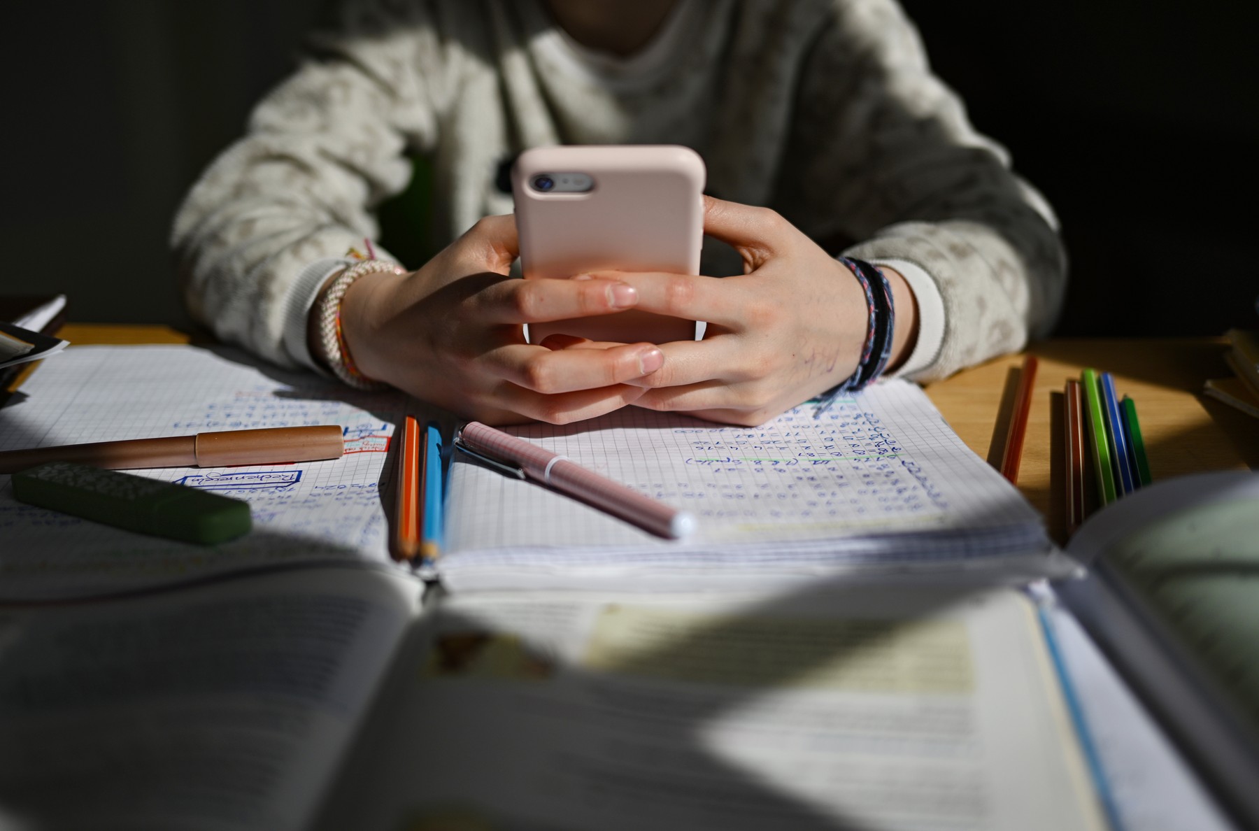 Ce s-a întâmplat cu un copil de 11 ani care a vrut să-și facă toate temele de vacanță într-o singură zi