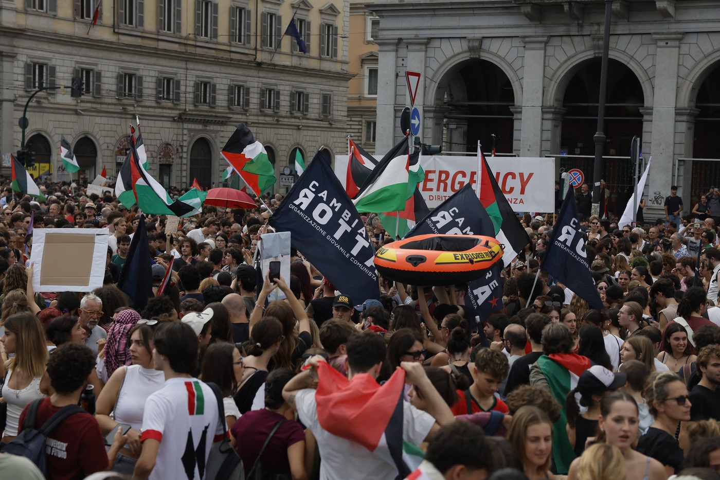 Bugetul guvernului Meloni scoate oamenii în stradă. Italia se pregăteşte pentru două greve naţionale în următoarele săptămâni