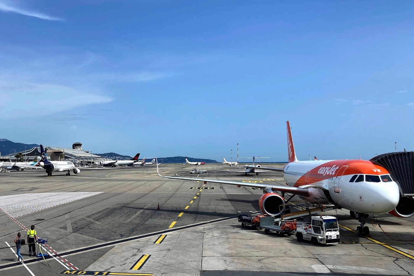 Incident grav pe aeroportul din Nisa. Două avioane de pasageri, la un pas de coliziune