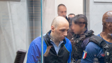 Cédric Jubillar, un pictor-decorator în vârstă de 38 de ani, este acuzat că și-a ucis soția, Delphine, în urmă cu aproape cinci ani, într-un acces de gelozie.