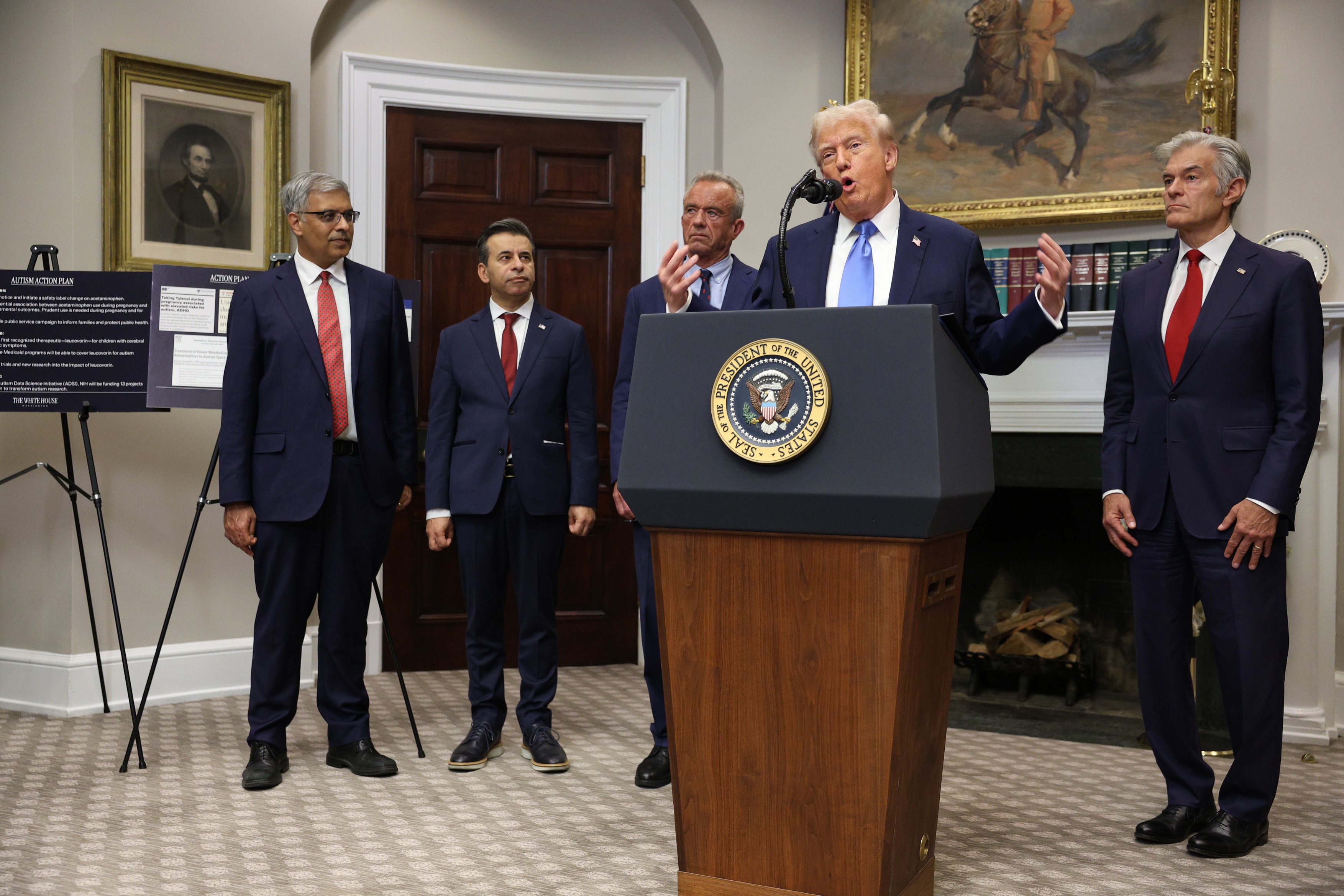 Donald Trump anunță o legătură între paracetamol și autism, deși oamenii de știință au îndoieli