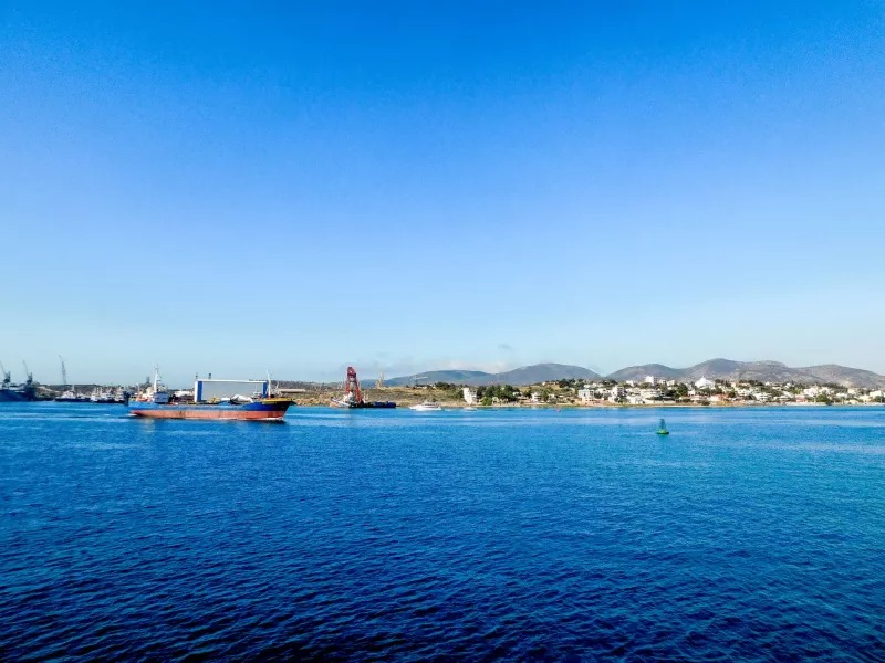 Doi români au fost arestați în Grecia pentru spionarea bazei navale Salamis, cea mai mare a Marinei Elene