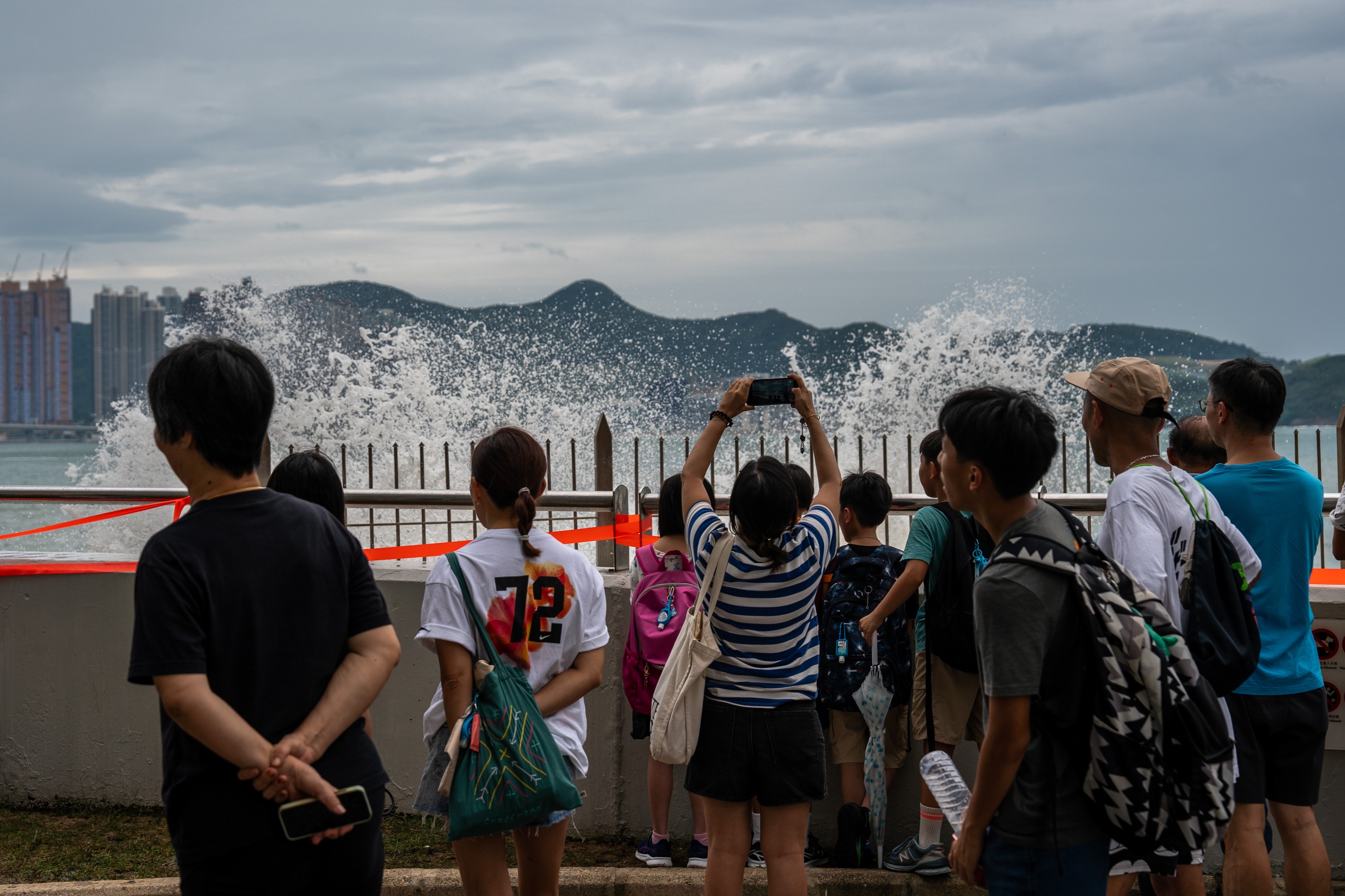 Hong Kongul se închide în așteptarea celui mai puternic taifun din acest an