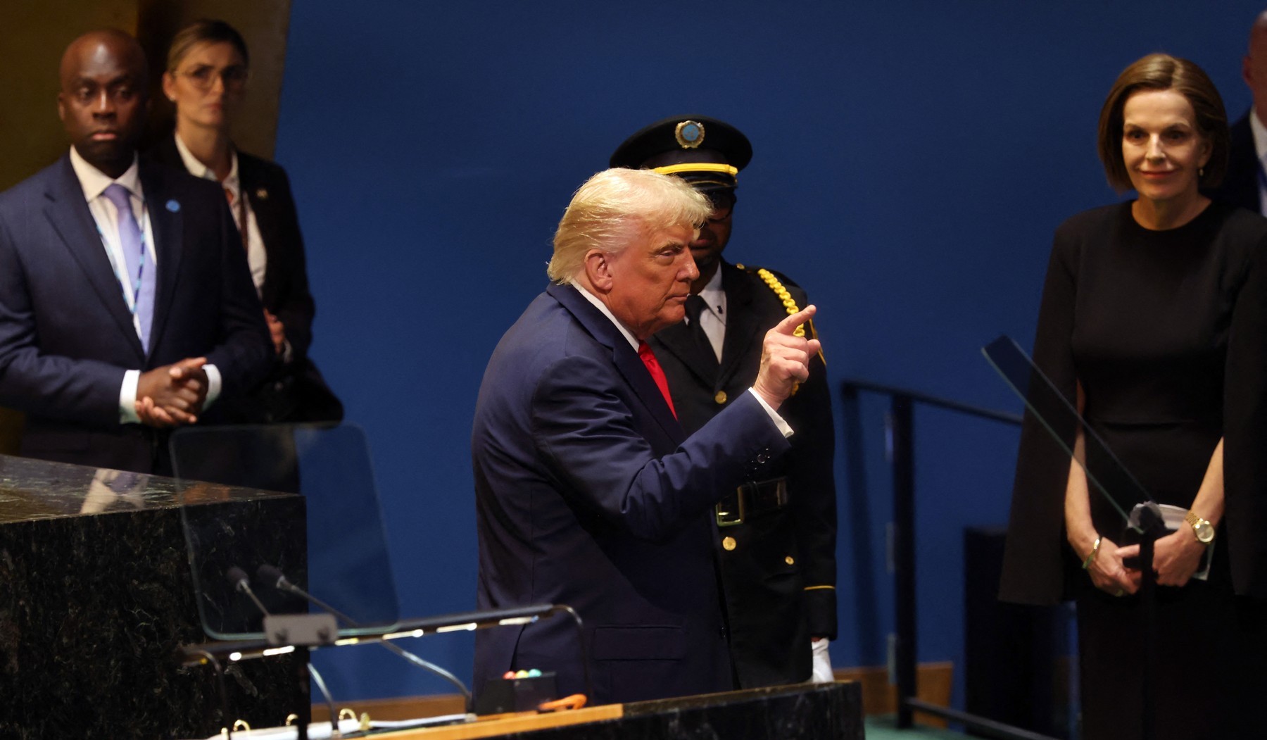 Donald Trump a rămas blocat pe scara rulantă și i s-a stricat prompterul la ONU. Discurs acuzator în fața Adunării Generale