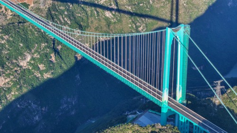 Cel mai înalt pod suspendat din lume a fost deschis pentru trafic