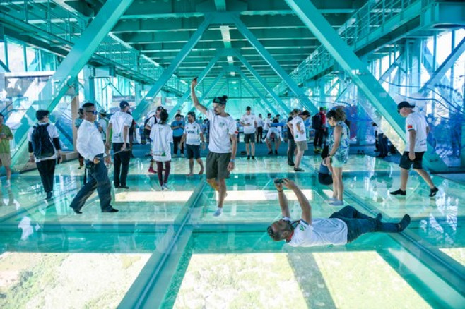 Cel mai înalt pod suspendat din lume a fost deschis pentru trafic