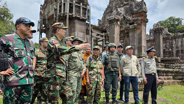 trupe din Cambodgia la templul Preah Vihear unde au purtat lupte contra trupelor thailandeze