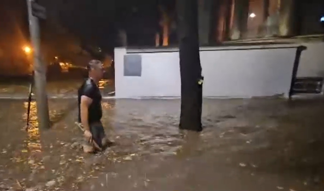 Reacția Primăriei Constanţa după ce mai mulţi saci cu nisip puşi pe străzi împotriva inundaţiilor au fost furaţi